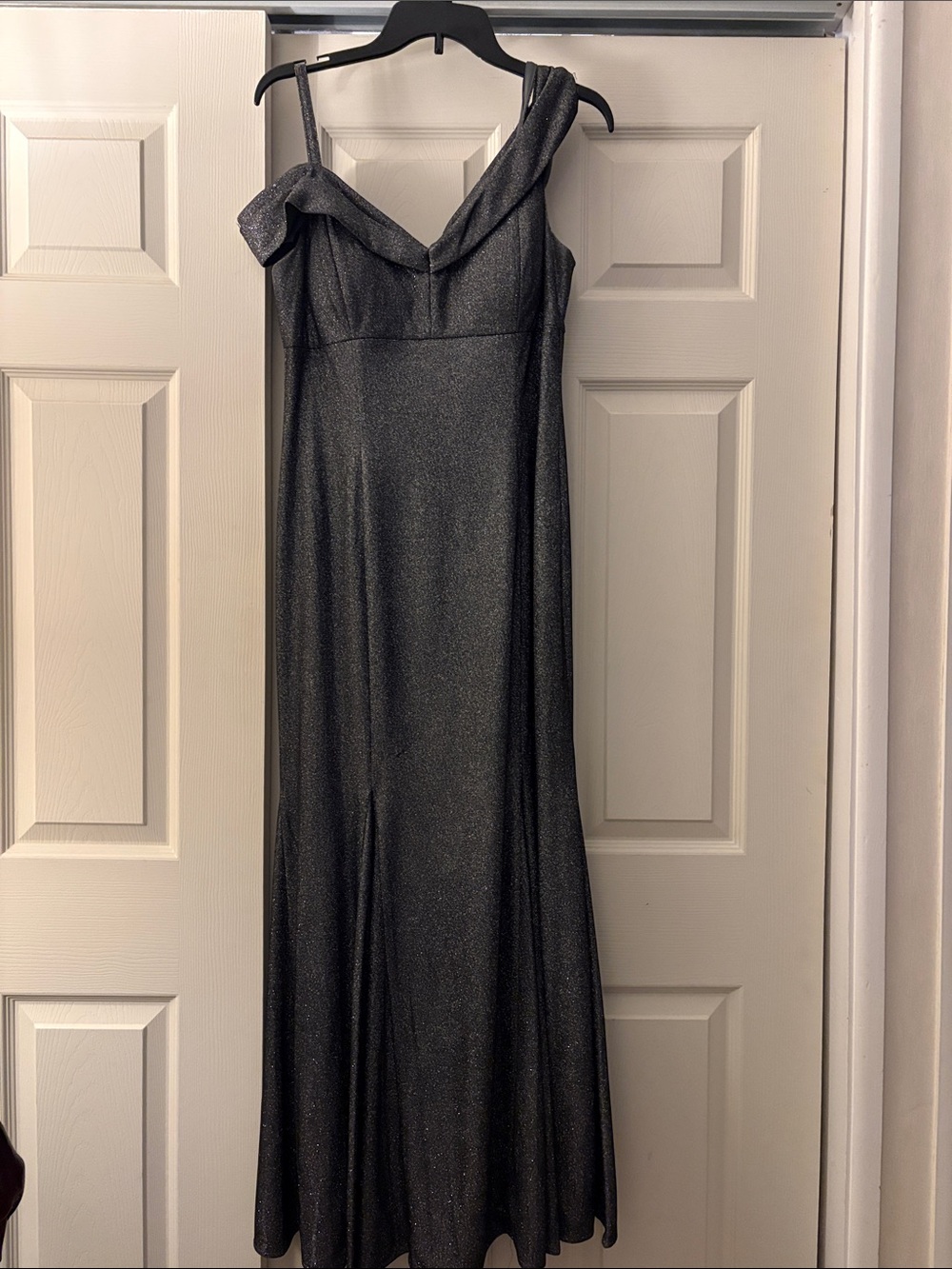 Elegant Black Glitter Evening Dress - Off-Shoulder V-Neck